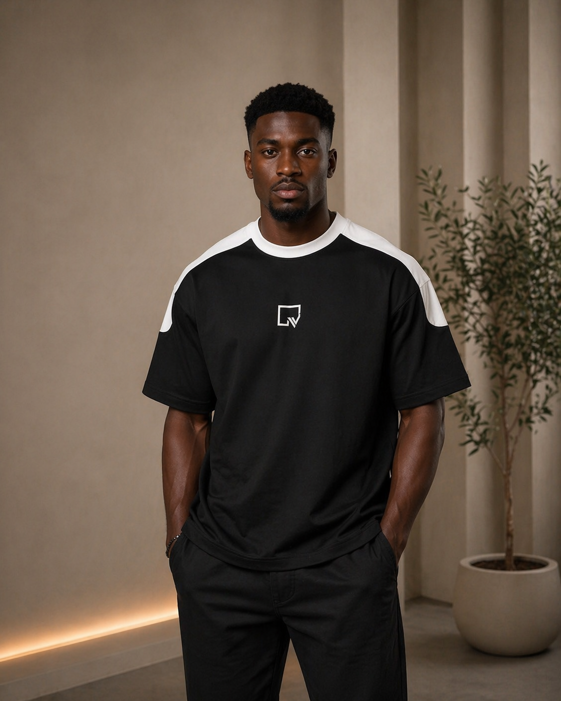 Essence Tee - Black/white